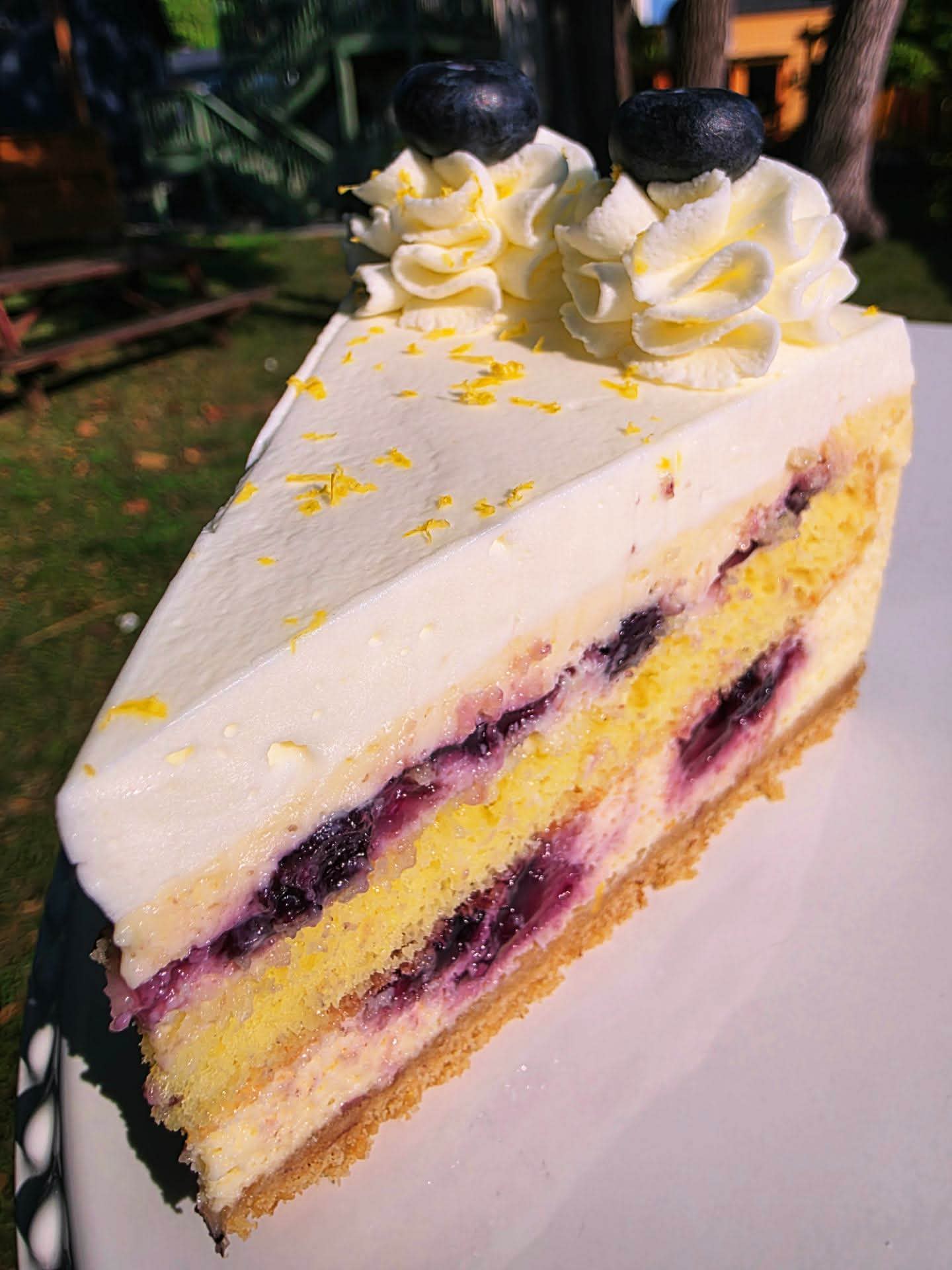 Lemon-Blueberry-Cake-Cheesecake